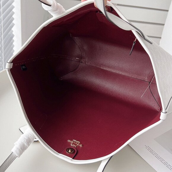 Coach City Tote Bag in Signature Canvas - Picture 9 of 9